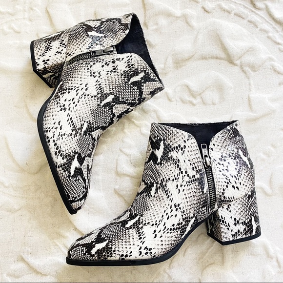 Seychelles Chaparral Ankle Bootie New $150 - Picture 4 of 9